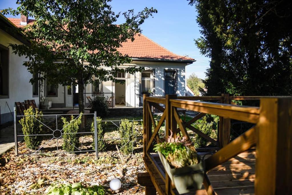Parokia Apartman Es Coworking A Balaton Mellett Kaptalantoti Екстер'єр фото