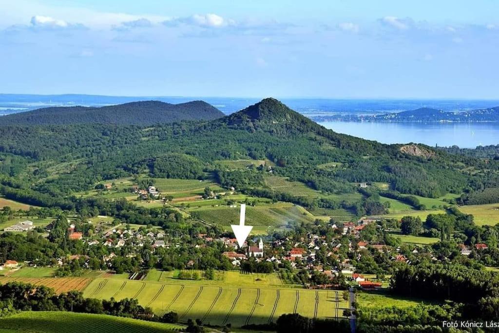 Parokia Apartman Es Coworking A Balaton Mellett Kaptalantoti Екстер'єр фото